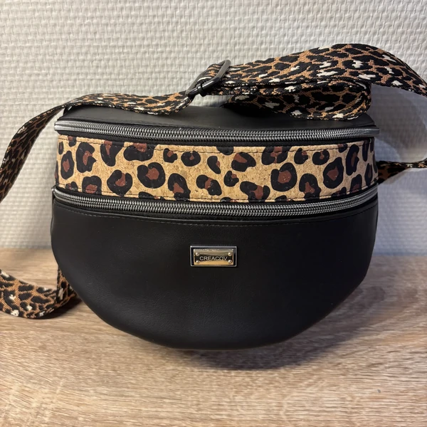 Sac banane cuir synthétique noir motif léopard