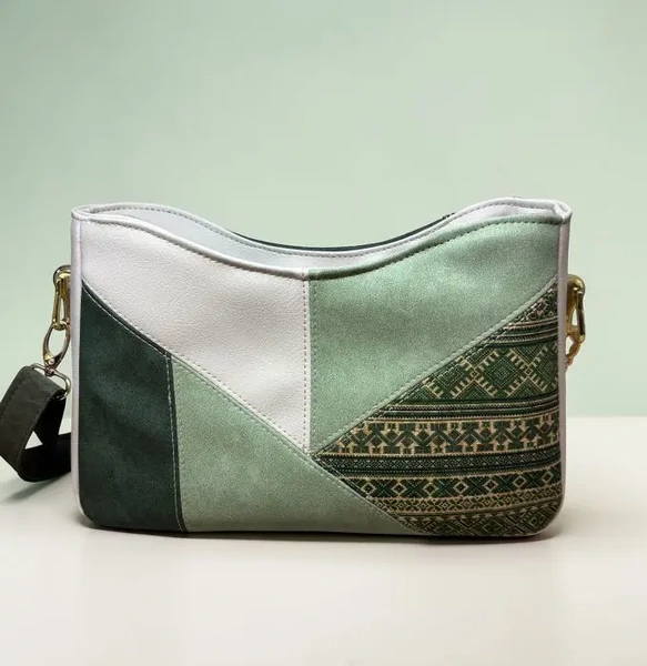 Sac à main créateur vert en cuir écologique et liège imprimé – Fabrication artisanale française