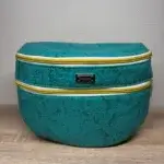 sac banane vert effet crocodile avec double fermeture zip doré vue face