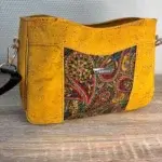 sac à main en liège végétalien jaune et motifs cachemire. Devant du sac