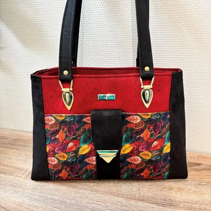 sac de créateur rn liège végétalien, rouge, noir, motif feuille.