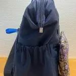 Sac à dos en toile bleue poches extérieures vue latérale