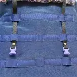 Sac à dos en toile bleue poches extérieures détail avant