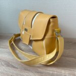 sac à main pour femme en similicuir haute couture jaune et blanc. Qualité du simili exceptionnelle.