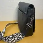 Sacoche en simili cuir noire Vue latérale